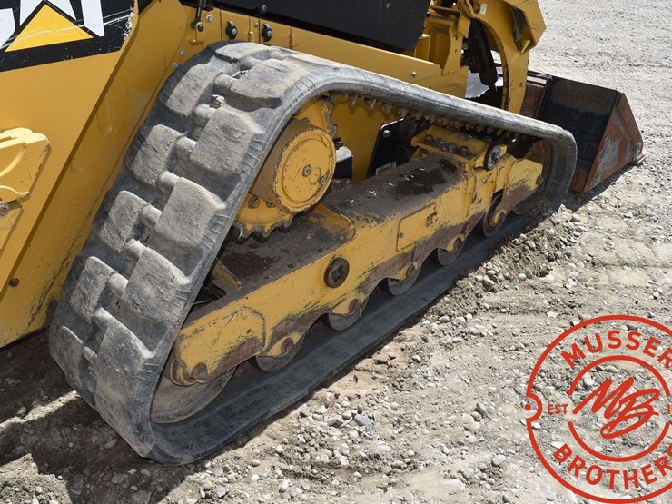2016-caterpillar-d2-image-24
