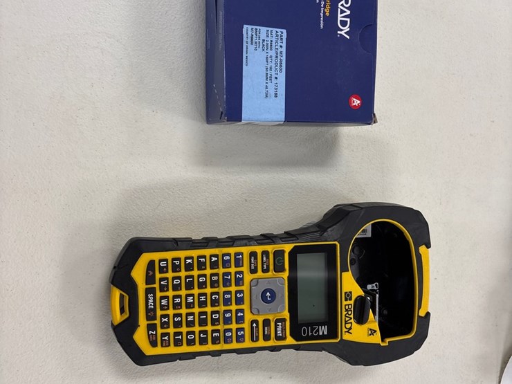 #4031-•-brady-m210-label-maker-with-case-and-ribbon-cartridge-image-2