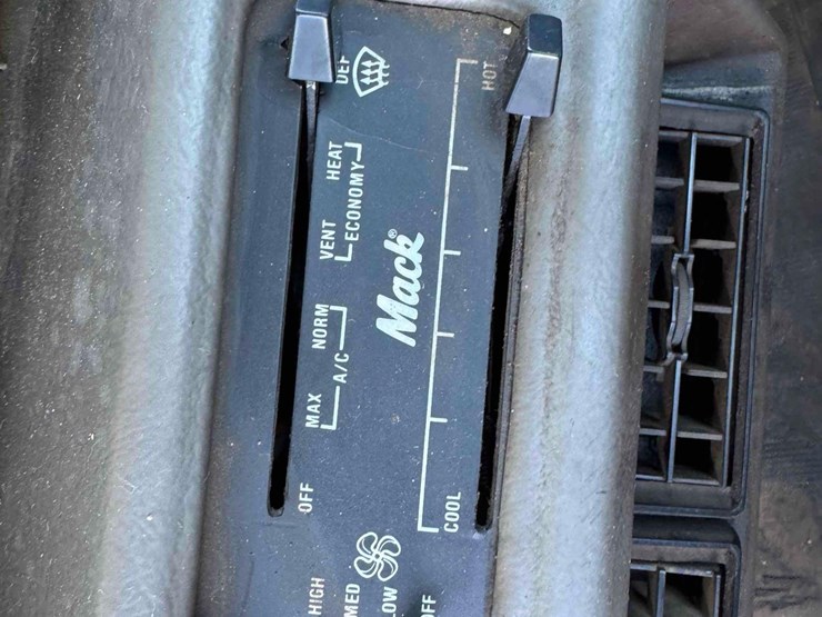 1992-mack-rd690sx-image-29