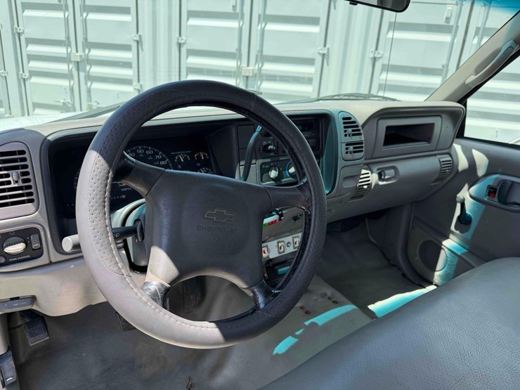 2000-chevrolet-3500-image-21