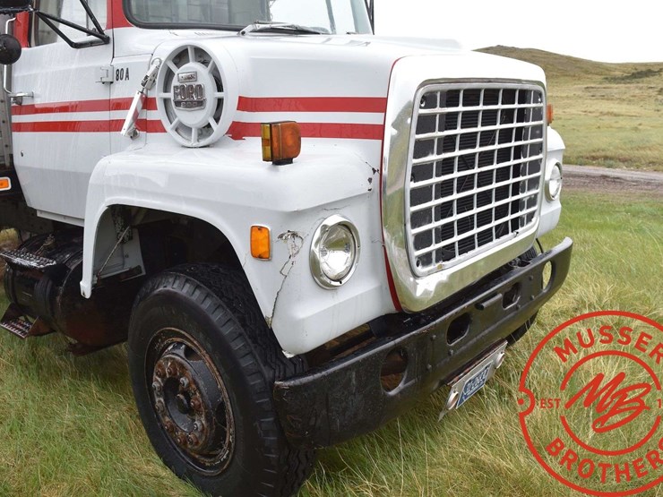 1980-ford-800-image-15
