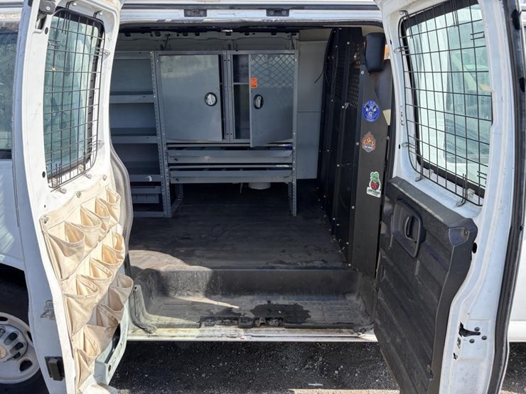 2004-chevrolet-express-2500-image-18