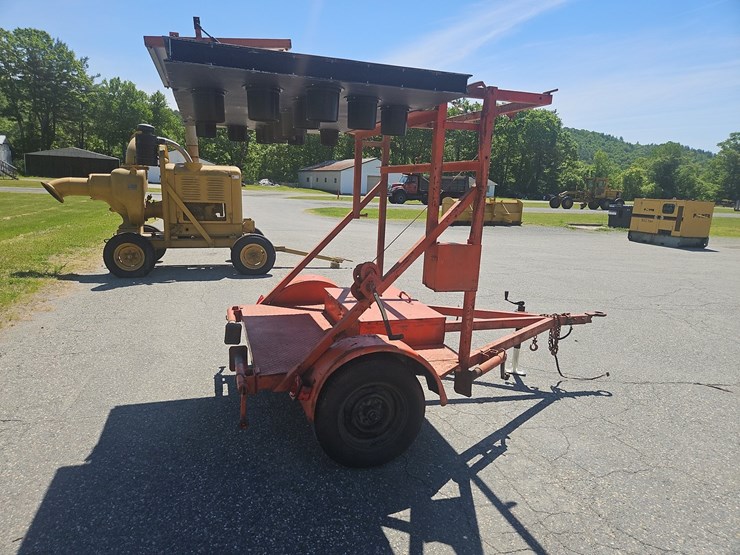 trafcon-tow-behind-arrow-board-image-4