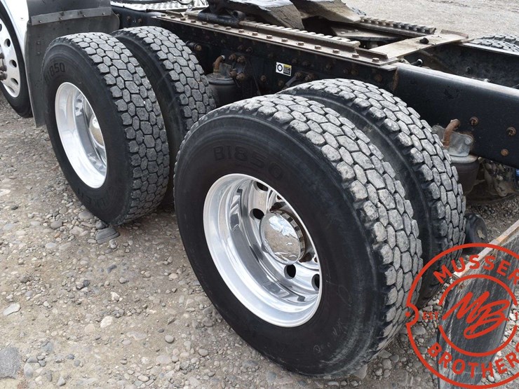 2016-kenworth-t880-image-33