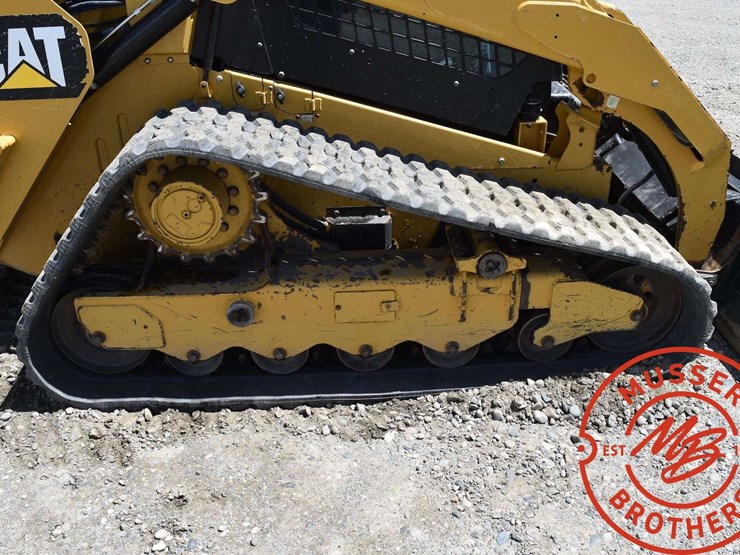 2017-caterpillar-d2-image-23