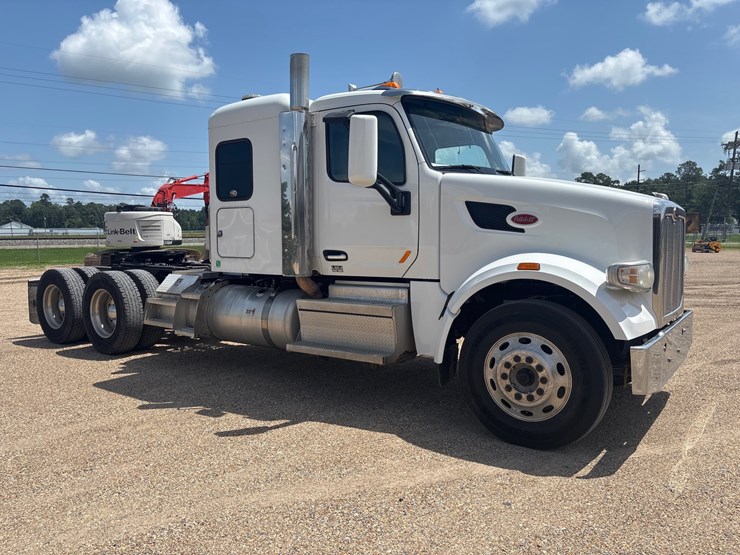 2020-peterbilt-567-image-2