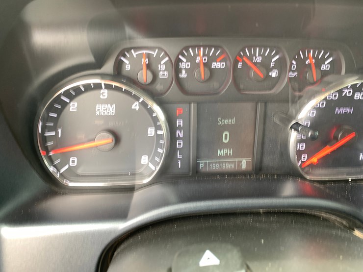 2018-chevrolet-silverado-2500hd-image-9
