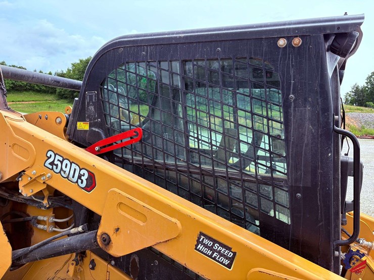 2020-caterpillar-259d3-image-67