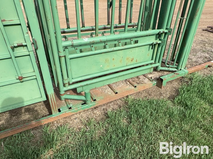 real-tuff-portable-working-chute-w/-crowding-tub-image-20
