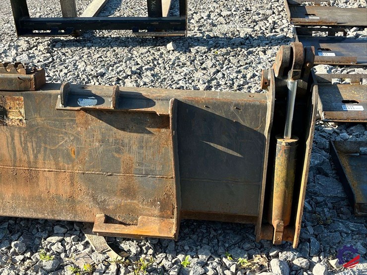 hd-4-1-bucket-w/-teeth-attachment-image-12