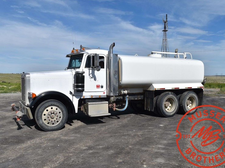 1994-peterbilt-379-image-3