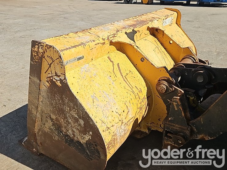 2014-deere-524k-image-15