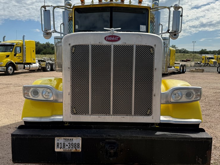 2012-peterbilt-389-image-2