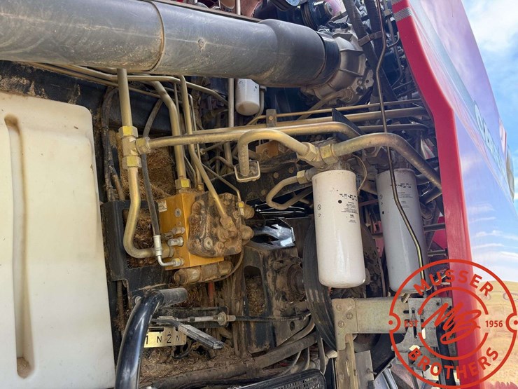 case-ih-7010-image-11