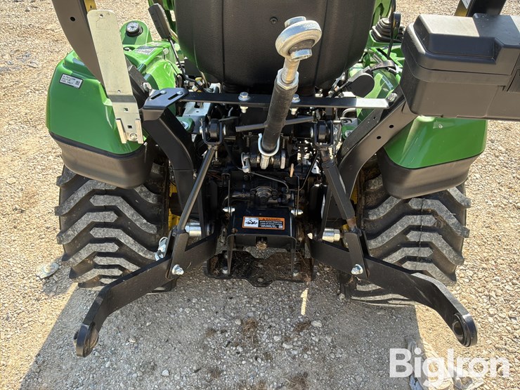 2025-john-deere-1023e-image-15
