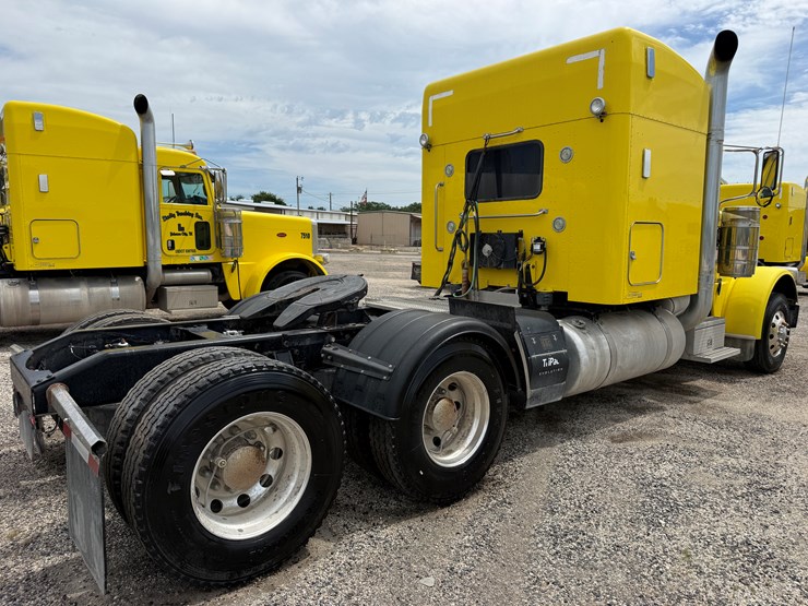 2014-peterbilt-389-image-5