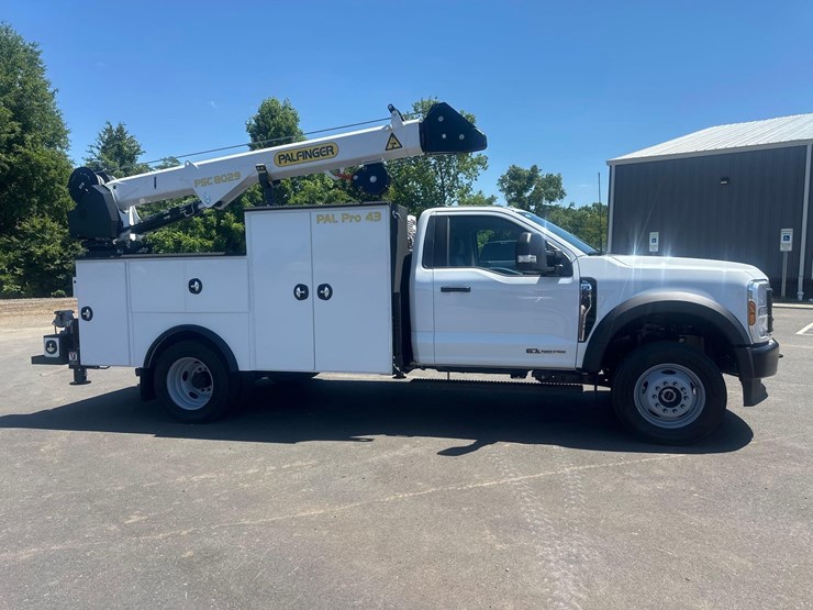 2026-ford-f550-xl-image-4