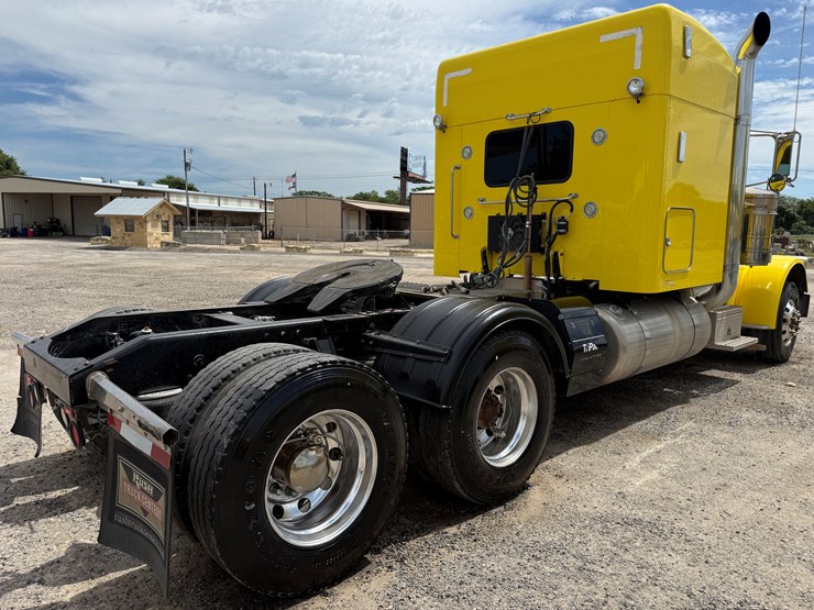 2014-peterbilt-389-image-5