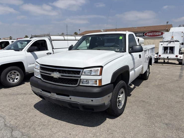 2006-chevrolet-2500hd-image-1