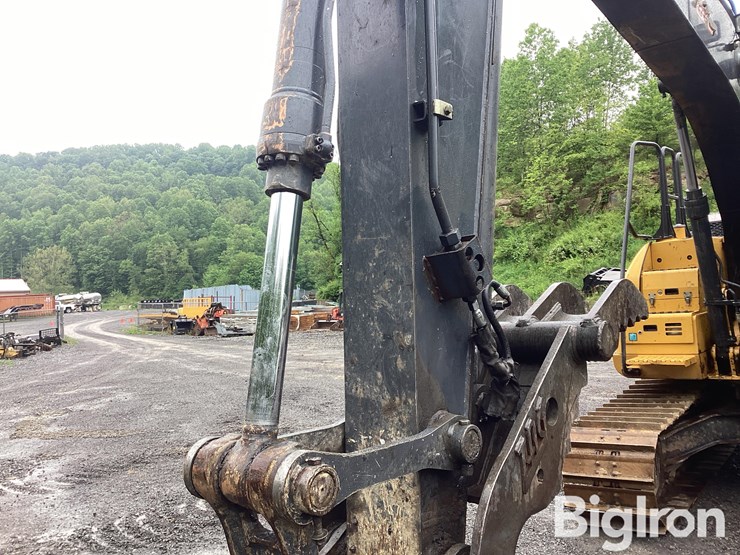 2016-deere-130g-image-17