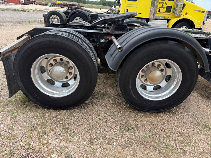 2015-kenworth-t800-image-13