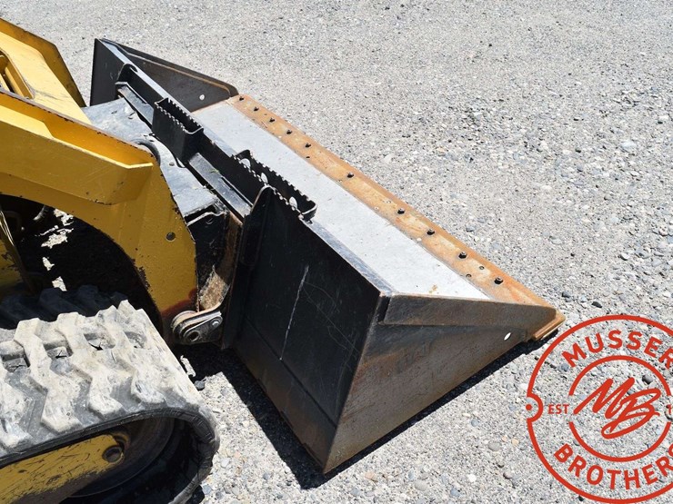 2016-caterpillar-d2-image-20
