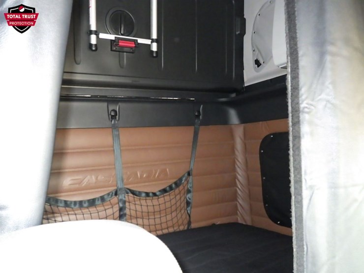 2021-freightliner-cascadia-126-image-4
