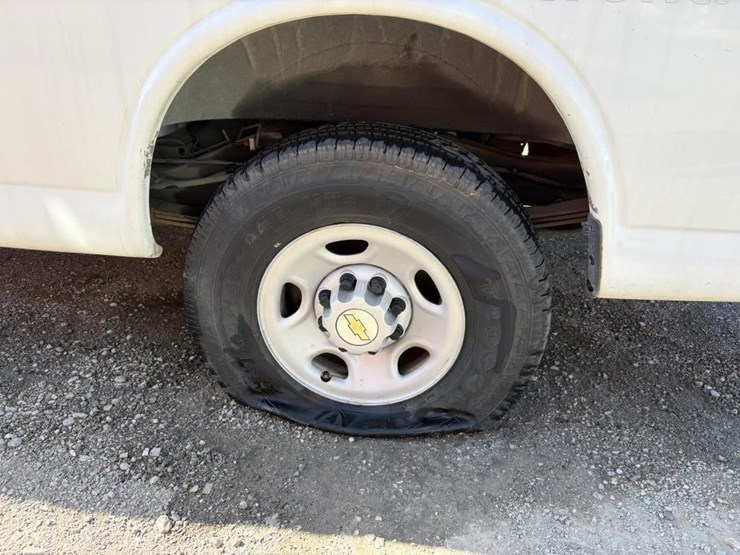 2004-chevrolet-express-2500-image-14