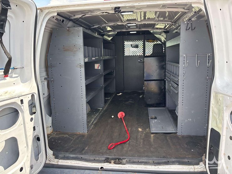 2013-ford-e-250-cargo-van-image-17