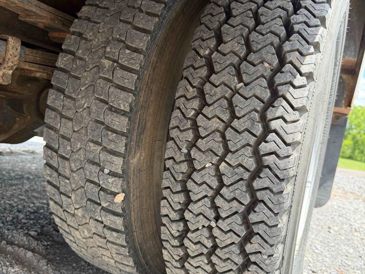 2000-chevrolet-3500-image-8