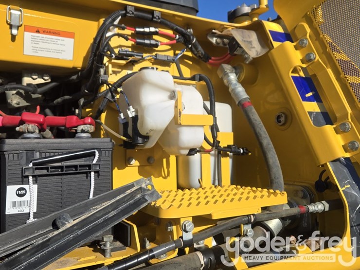 2022-komatsu-d61px-24-image-22