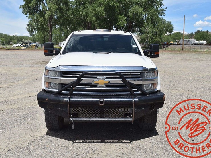 2015-chevrolet-3500-image-13