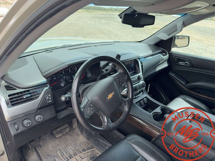2015-chevrolet-suburban-1500-image-16