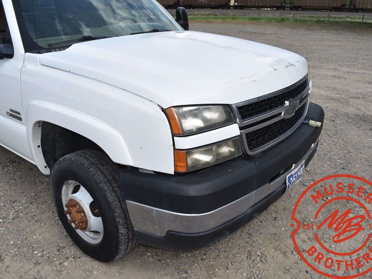 2006-chevrolet-3500-image-15