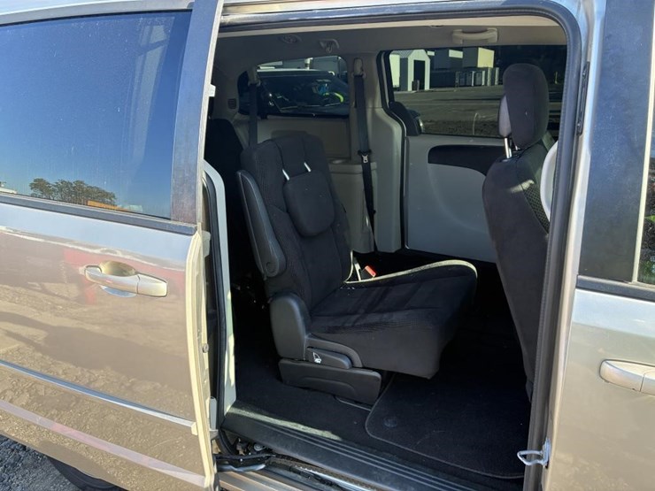 2016-dodge-grand-caravan-image-10