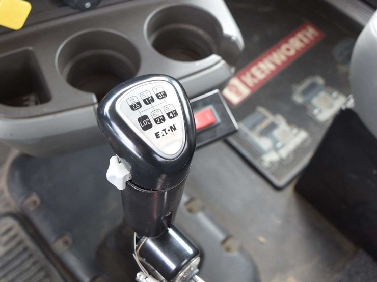2016-kenworth-t880-image-66