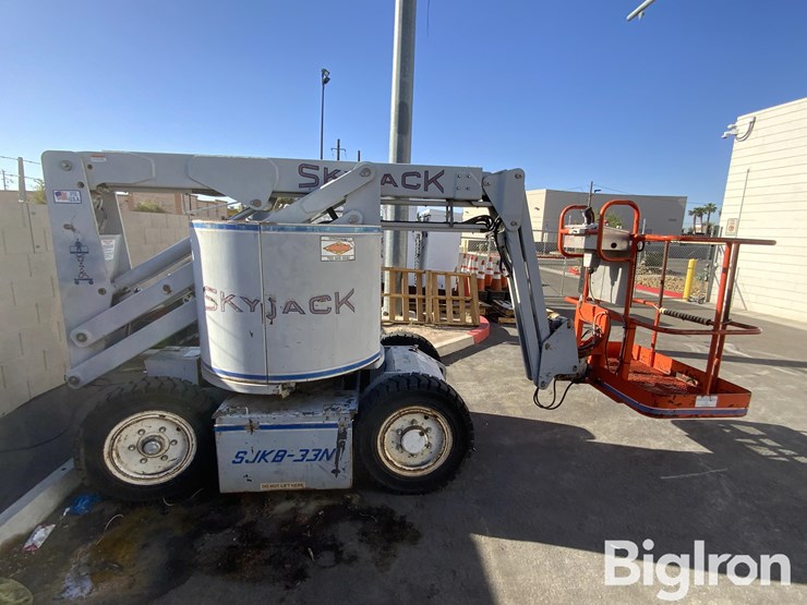 1995-skyjack-sjk8-33n-2wd-articulated-boom-lift-image-4