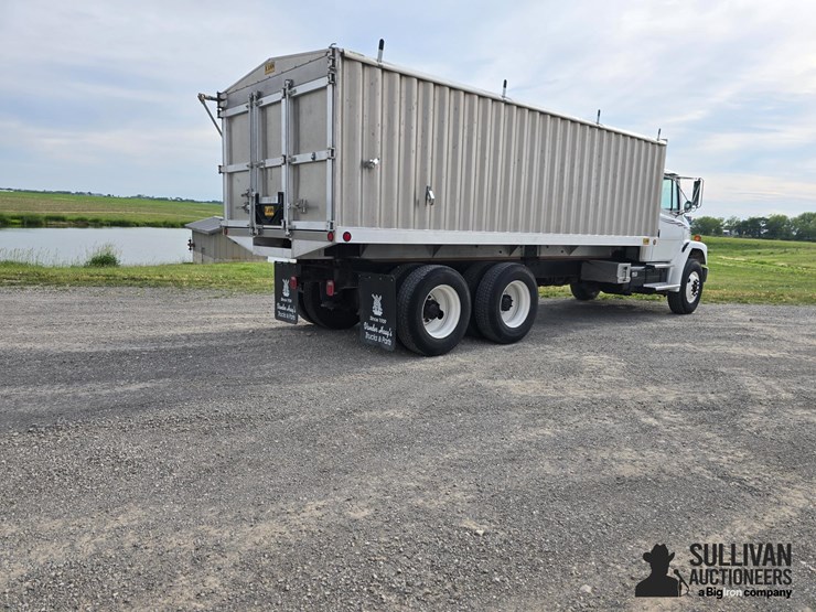 2000-freightliner-fl80-image-5