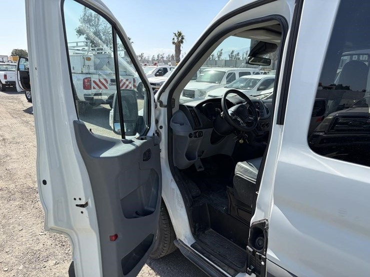 2017-ford-transit-image-24