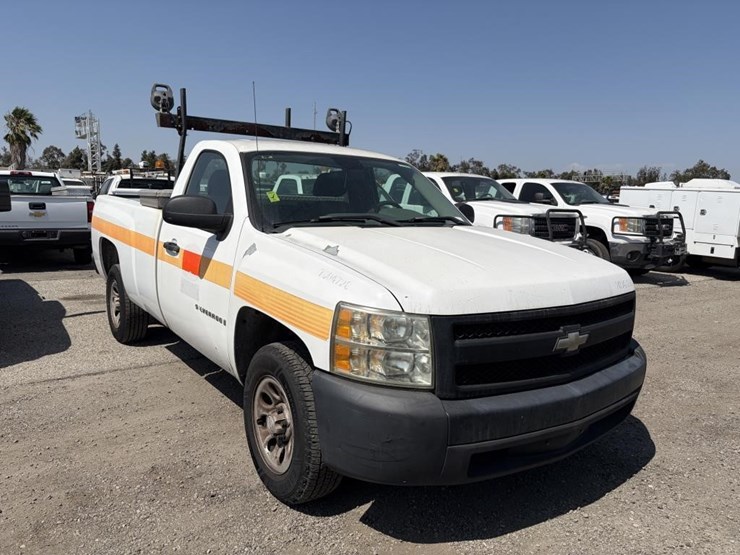 2008-chevrolet-silverado-1500-image-2