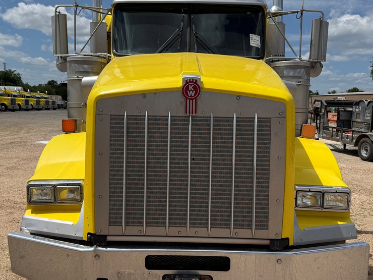 2016-kenworth-t800-image-2