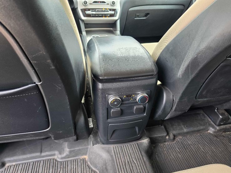 2021-ford-explorer-image-14