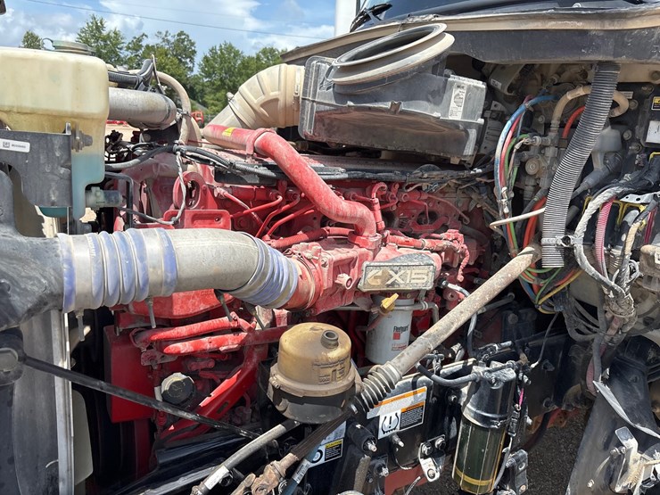 2020-peterbilt-567-image-15