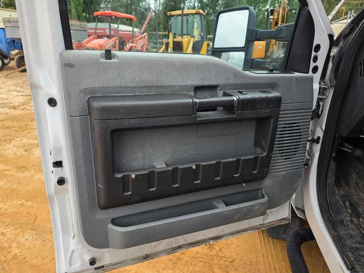 2016-ford-f550-image-13
