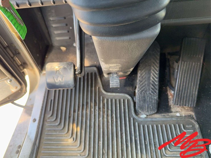 2005-kenworth-w900-image-49