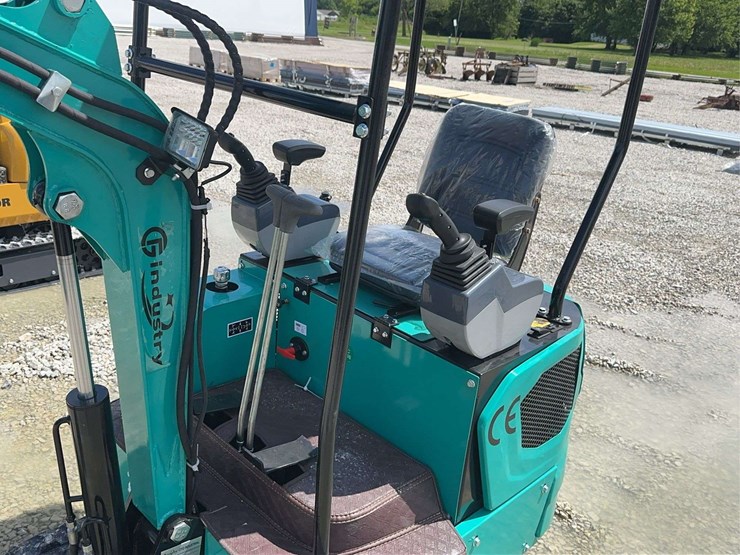 cfg-industrial-kv16r-mini-excavator-image-4