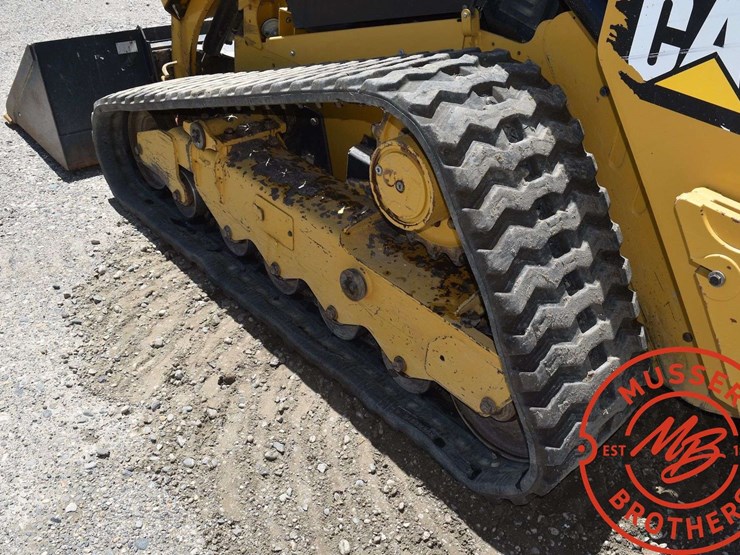 2016-caterpillar-d2-image-29