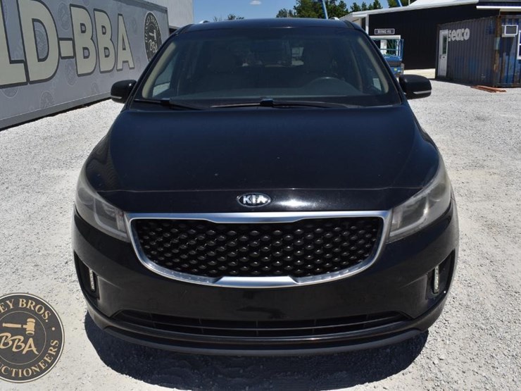 2015-kia-sedona-lx-image-8