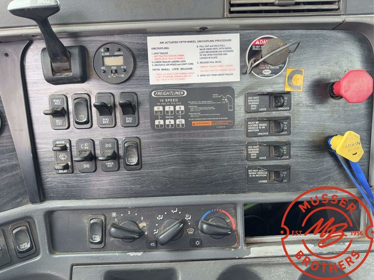 2007-freightliner-columbia-120-image-20