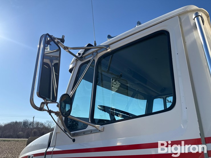 1996-freightliner-fl80-image-16